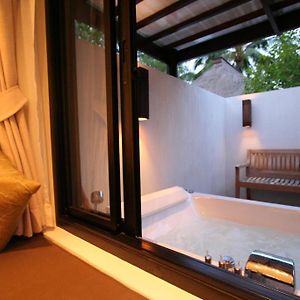 Zimmer mit Kingsize-Bett